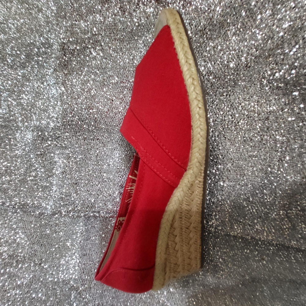 Fashion Bug Red Espadrille Wedge Sandals Size 9.5M NIB - Picture 4 of 8